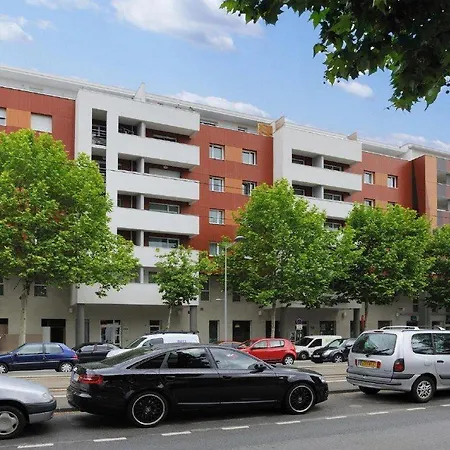 Residhome Ferrand Gergovia Lägenhetshotell 3*