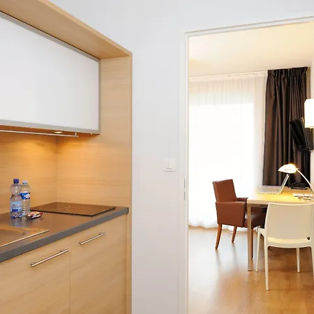 厄斯德姆克莱蒙费朗日尔戈维亚酒店