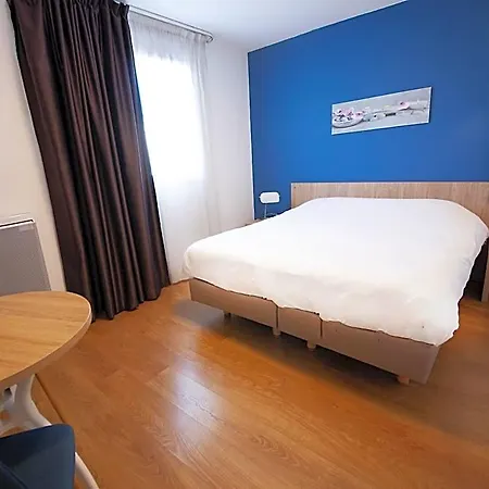 Ξενοδοχείο με διαμερίσματα Residhome Ferrand Gergovia 3*