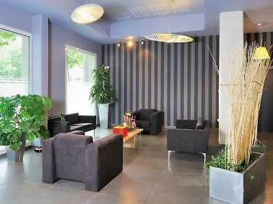 厄斯德姆克莱蒙费朗日尔戈维亚酒店 3*